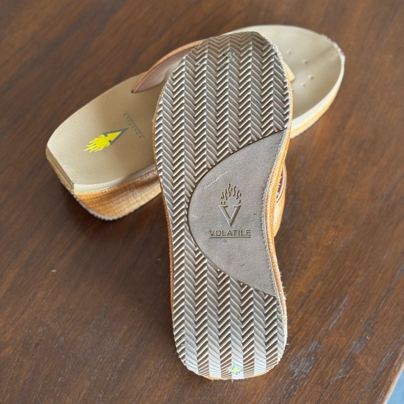 Volatile platform flip flops - Picture 7 of 7